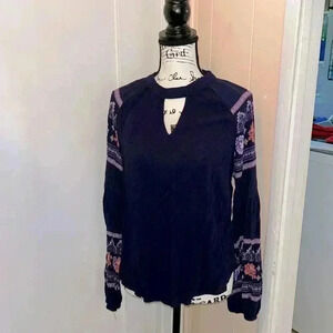 Dark blue top with puff sleeves